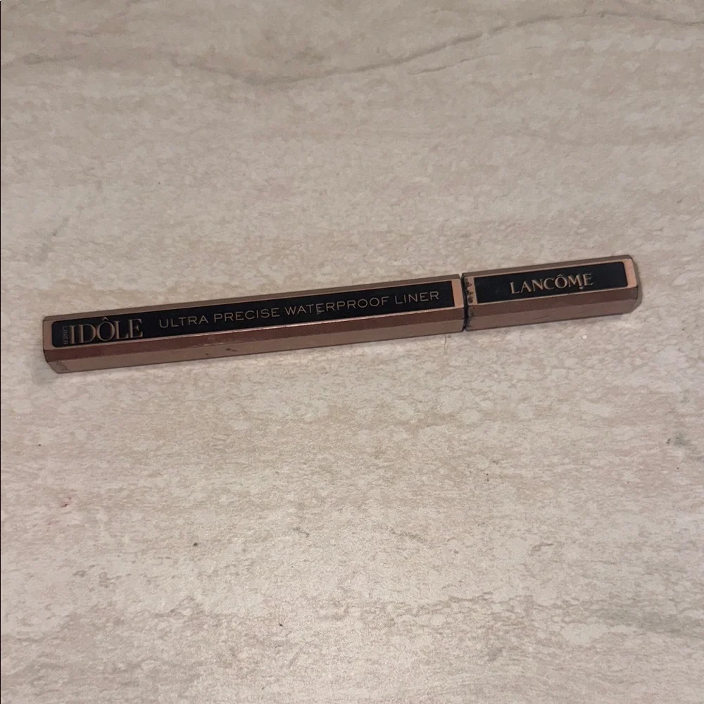 Idôle Ultra Precise Waterproof Eyeliner - Black